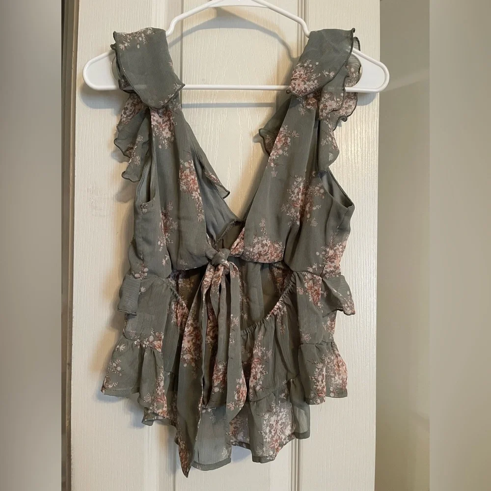 Floral Ruffle Blouse - Picture 3 of 4